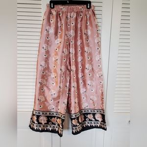 Wide leg floral pants size small fits medium